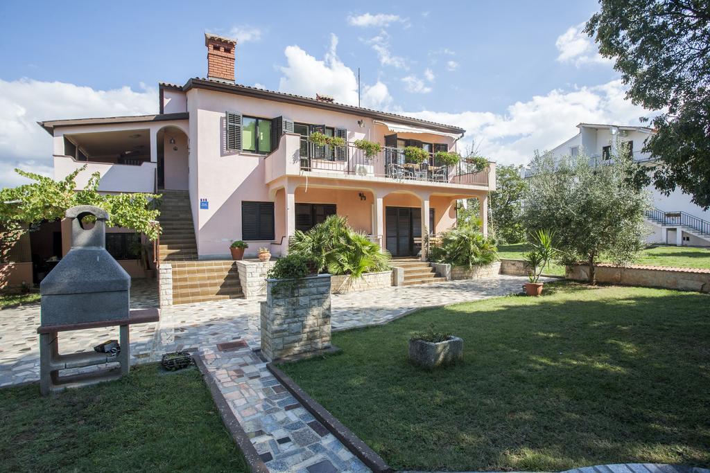 Apartment Tia Fažana Exterior foto